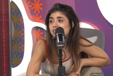 Cami Mayan en el set de Luzu TV, el momento en que se quebró al recordar su vida en Inglaterra. / Captura Cami Mayan en el set de Luzu TV, el momento en que se quebró al recordar su vida en Inglaterra. / Captura