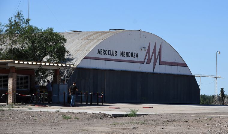 Aeroclub Mendoza en La Puntilla: base clave para aviones hidrantes, debido a operatividad y cercanía a zonas de riesgo. Aeroclub Mendoza en La Puntilla: base clave para aviones hidrantes, debido a operatividad y cercanía a zonas de riesgo.