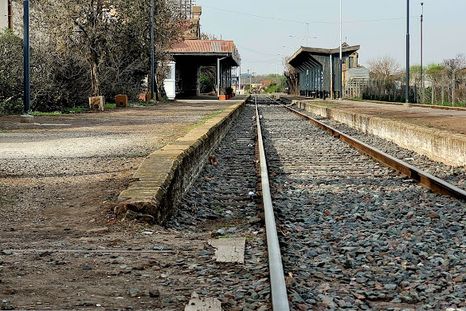 Este pueblo es uno de los destinos bonaerenses más elegidos para disfrutar quesos artesanales y aire de campo. Este pueblo es uno de los destinos bonaerenses más elegidos para disfrutar quesos artesanales y aire de campo.