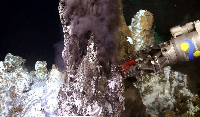 volcanes submarinos Los volcanes submarinos alojan formas de vida. Foto: SchmidtOceanInstitute