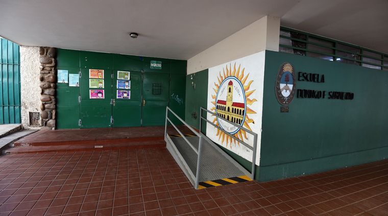 Las escuelas estarán cerradas, pero se dictarán clases virtuales. Foto: ALF PONCE MERCADO / MDZ