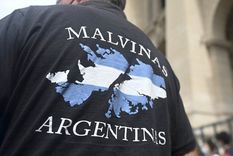 El beneficio busca equiparar las pensiones al escalafón general y reconocer en vida a quienes defendieron la soberanía argentina en el Atlántico Sur. El beneficio busca equiparar las pensiones al escalafón general y reconocer en vida a quienes defendieron la soberanía argentina en el Atlántico Sur.