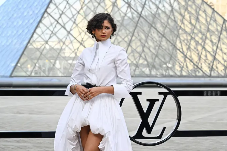 Recién casada, Zendaya impactó en la Semana de la Moda de París. Recién casada, Zendaya impactó en la Semana de la Moda de París.