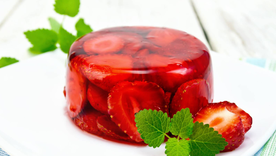 Gelatina con frutas dentro: receta colorida que se roba todas las miradas. Gelatina con frutas dentro: receta colorida que se roba todas las miradas.