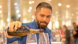 Cómo servir correctamente un vino.