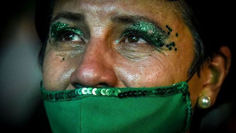 Argentina se convierte en uno de los pocos países de la región en despenalizar totalmente el aborto. Foto: GETTY IMAGES