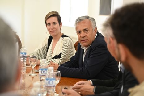 El gobernador Alfredo Cornejo y la ministra de Energía y Ambiente Jimena Latorre. Foto: Prensa Gobierno de Mendoza