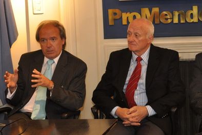 MDZol | Jorge Pérez Cuesta (presidente saliente), Adolfo Trípodi, y el subsecretario de Promoción Industrial, Javier Spina. Foto: Pachy Reynoso / MDZ