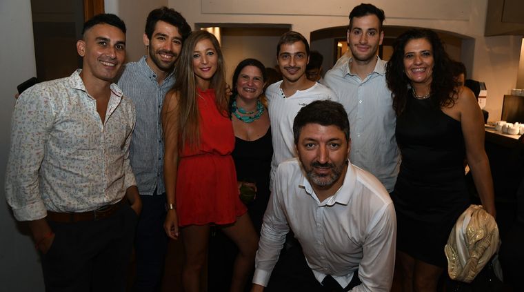 Rodrigo Carrizo, Pablo Gordon, Felicitas Oyhenart, Florencia Rodríguez Petersen, Gonzalo Conti, Juan Manuel Quiroga, Fabiola Giampetri y Juan Andrés Tuzzi. Foto: ALF PONCE MERCADO / MDZ