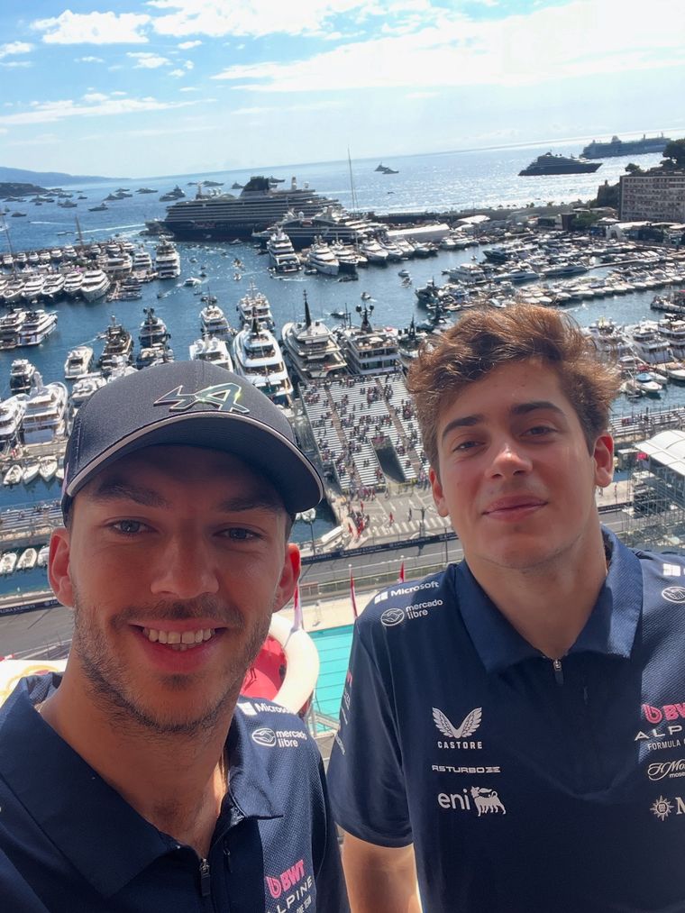 Gasly y Colapinto, compañeros en Alpine, alineados a la hora de analizar el A525. Foto: @Alpine F1Team
