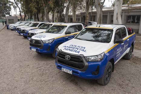 La estructura de control tiene como eje central a la Policía Ambiental Minera. El nuevo impulso de la minería en Mendoza. La estructura de control tiene como eje central a la Policía Ambiental Minera. El nuevo impulso de la minería en Mendoza.