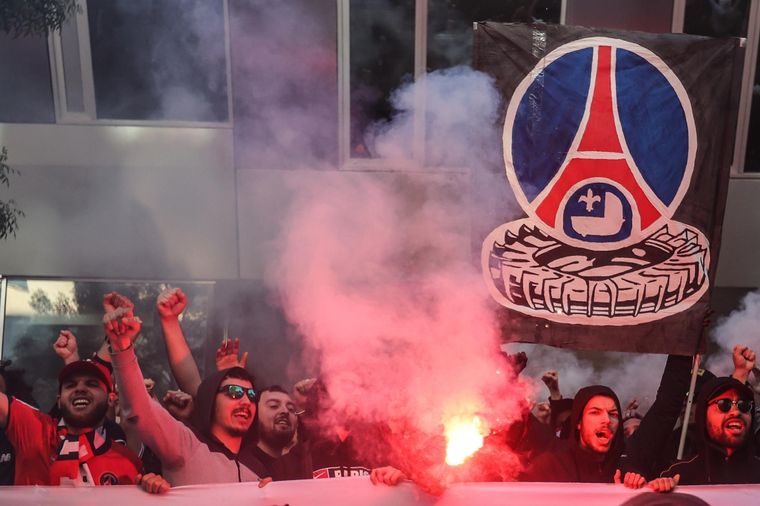 Los ultras se manifestaron contra todos. Foto: EFE