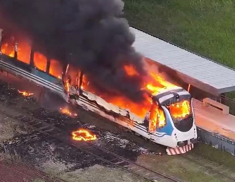 Córdoba: la Justicia investiga las causas del incendio del Tren de las Sierras.