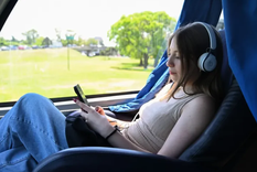 Gracias al acuerdo que se realizó entre la empresa turística y Starlink, se podrá tener internet ilimitado durante todo el viaje de larga distancia en micro. Foto: Noticias argentinas