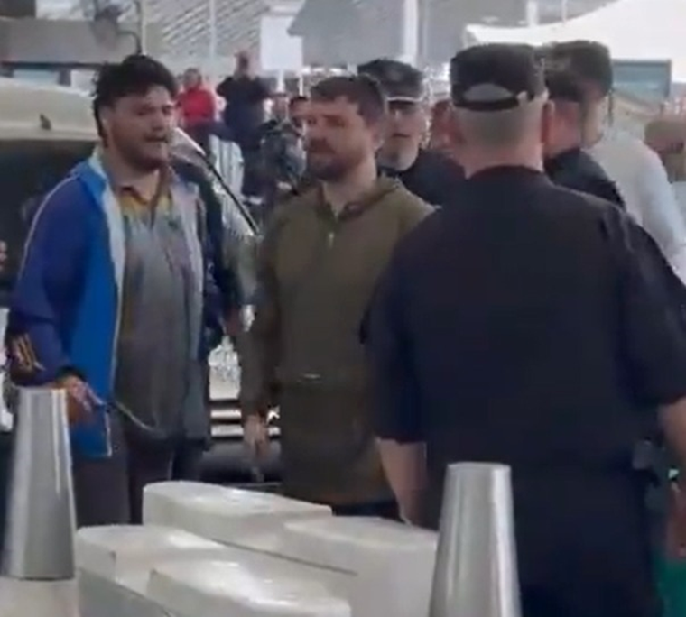 Escracharon a Juan Grabois en Ezeiza. Foto: Captura de video