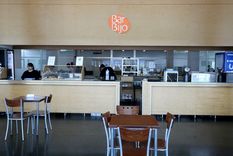 ¿tomamos un cafe? dale, te espero en el bar bijo