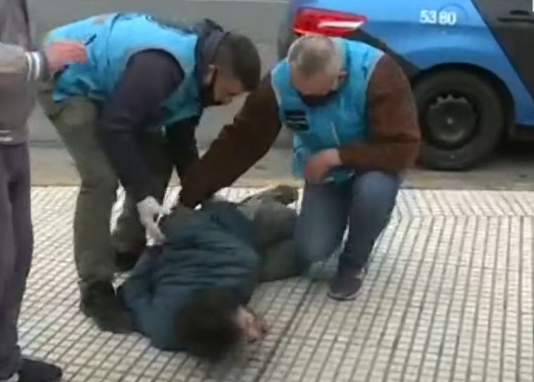 Armado El sujeto tenía un cuchillo y debió ser reducido por las Fuerzas de Seguridad.