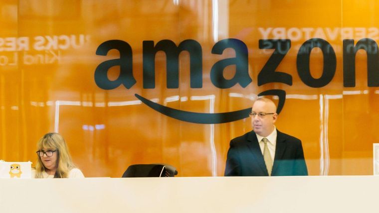 Amazon anunció el despido de miles de trabajadores por el desarrrollo de la inteligencia artificial.