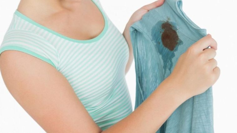 Trucos para eliminar las manchas de aceite de la ropa