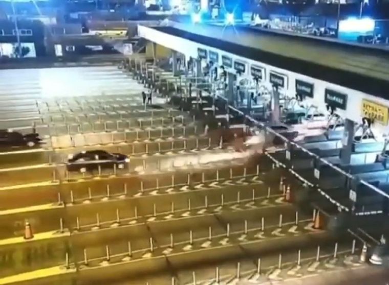 El impactante accidente se registró el sábado a la noche.