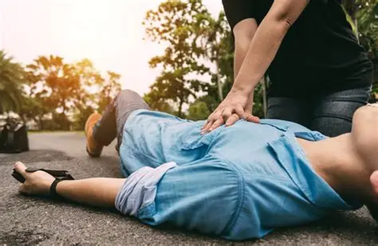 La muerte súbita es un evento inesperado, producido por inacción del corazón que determina una ausencia de pulso.