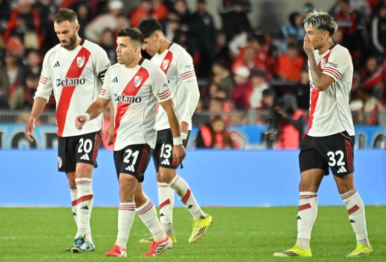 Preocupante. River cayó ante Atlético Tucumán y fue reprobado por los hinchas en el Monumental.&nbsp;