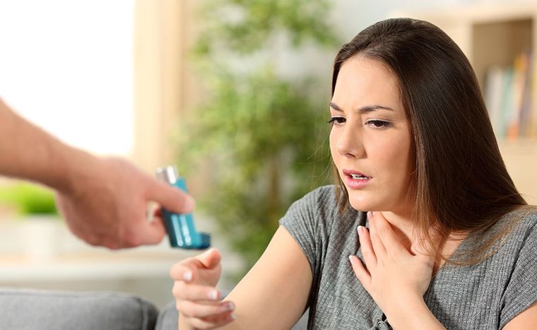 El uso de los broncodilatadores ayuda a aliviar los síntomas del asma. Foto: clínicainternacional.pe