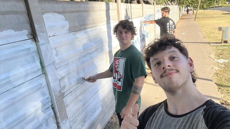 La Juventud de La Libertad Avanza local tapó un nuevo grafiti, pero redobló la apuesta Foto: X @Juventud_LLASI