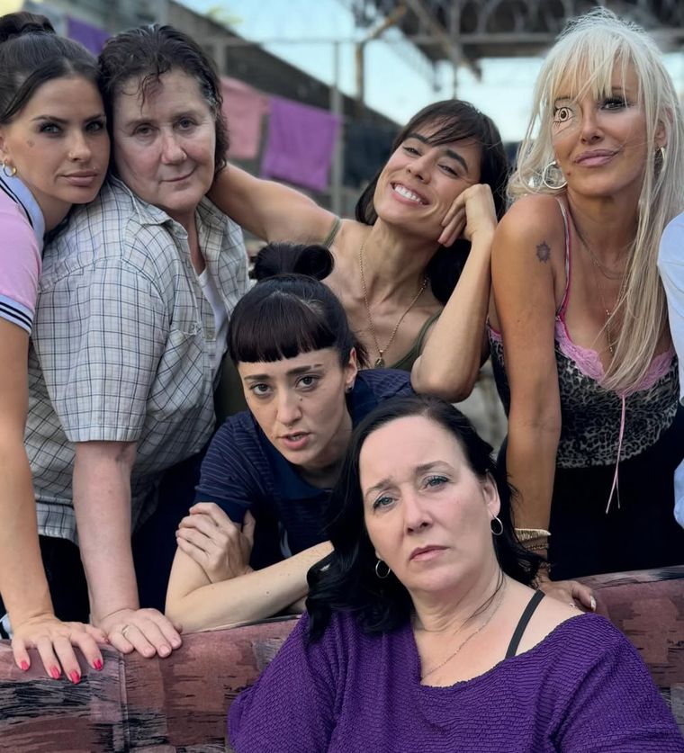 Netflix ya confirmó una tercera temporada de En el barro. Netflix ya confirmó una tercera temporada de En el barro.