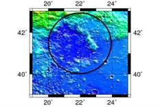descubren un crater de 200 kilometros en la luna