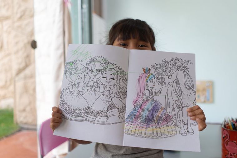 Un padrino voluntario acompaña al menos una vez por semana a su ahijado. Un padrino voluntario acompaña al menos una vez por semana a su ahijado.