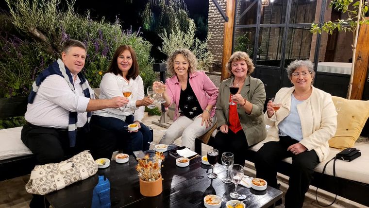 Daniel, Ruth Nuñez, Liliana Marín, Flavia Peñaloza y Patricia. Daniel, Ruth Nuñez, Liliana Marín, Flavia Peñaloza y Patricia.