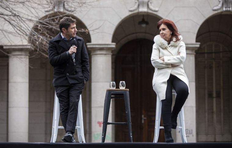 En medio de la interna que atraviesan las dos principales figuras del PJ, el gobernador bonaerense Axel Kicillof le envió un saludo de cumpleaños más frío de lo habitual a Cristina Fernández de Kirchner. Foto: Télam