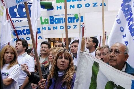 La Bancaria se suma al paro de la CGT y podrían cerrar sucursales de bancos en Mendoza. La Bancaria se suma al paro de la CGT y podrían cerrar sucursales de bancos en Mendoza.