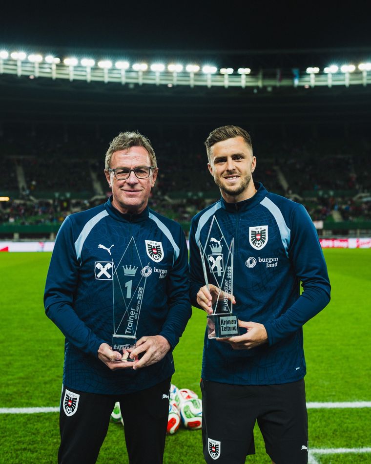 El entrenador de Austria, Ralf Rangnick, junto a Christoph Baumgartner, quien se queda afuera del Mundial por una lesión muscular. El entrenador de Austria, Ralf Rangnick, junto a Christoph Baumgartner, quien se queda afuera del Mundial por una lesión muscular.