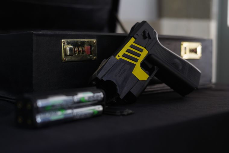 Estas son las pistolas Taser que tendrán los preventores de la Ciudad. Estas son las pistolas Taser que tendrán los preventores de la Ciudad.