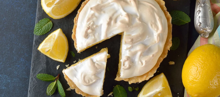 Aunque la receta de lemon pie se asocia con la pastelería clásica, muchas versiones modernas no requieren horno. Aunque la receta de lemon pie se asocia con la pastelería clásica, muchas versiones modernas no requieren horno.