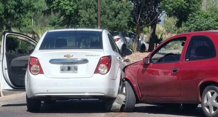 Entre el caos vehicular y la necesidad de pruebas, el debate reaparece en Mendoza. Qué dicen jueces, peritos y seguros sobre mover o no los autos.
