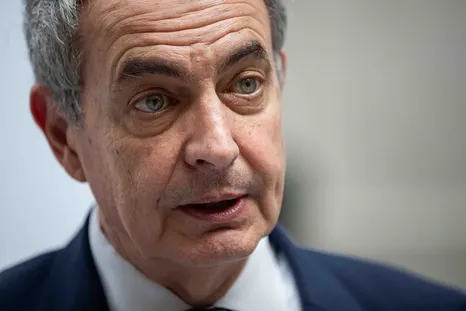 Aunque el expresidente niega cualquier tipo de irregularidad, el caso daña su reputación y debilita la frágil alianza que le permite a Sánchez sostenerse en el poder tras ocho años de gestión. Aunque el expresidente niega cualquier tipo de irregularidad, el caso daña su reputación y debilita la frágil alianza que le permite a Sánchez sostenerse en el poder tras ocho años de gestión.
