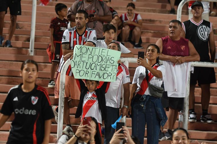 Un pedido para Montiel. Un pedido para Montiel.