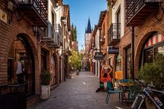 El pueblo de Villa General Belgrano combina arquitectura alpina con el paisaje serrano de Córdoba.