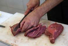 En las carnicerías cada vez se vende menos carne de vaca de primera. Foto: ALF PONCE MERCADO / MDZ