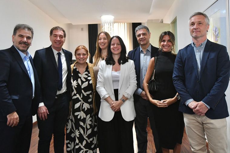 Soledad Martínez junto a los dirigentes del PRO que la acompañaron Foto: Twitter Oficial Soledad Martínez