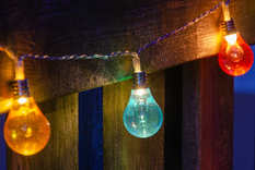 Aprende a decorar tu balcón con luces y dejalo irreconocible. Foto: Pixabay - pixabay.com