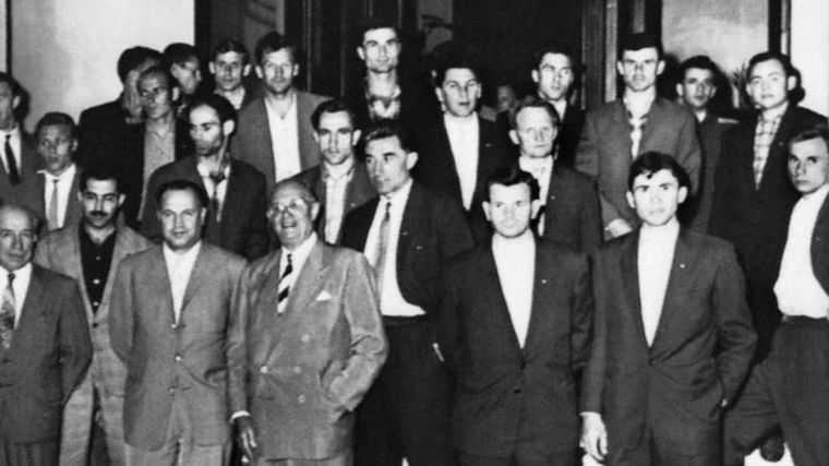 El plantel de la URSS campeón de la Eurocopa 1960. El plantel de la URSS campeón de la Eurocopa 1960.