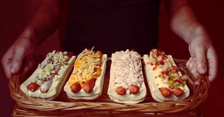 Un joven creó un pan para panchos doble y ahora es furor en las redes sociales