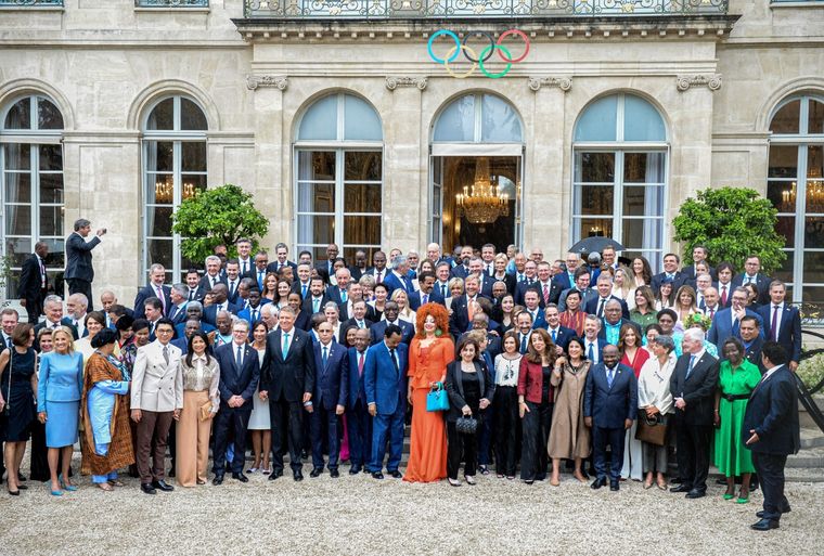 Javier Milei y su hermana Karina participaron de la recepción que organizó Emmanuel Macron a horas de la inauguración de París 2024 Foto: Presidencia