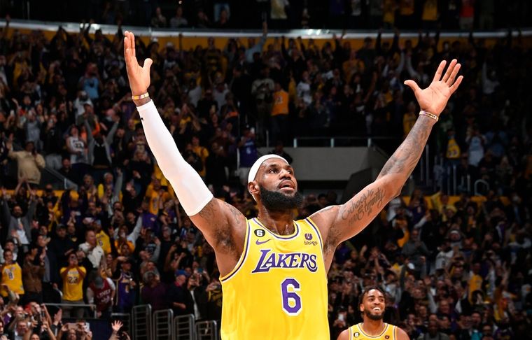 LeBron James, una leyenda de la NB. El basquetbolista superó el record de Kareem Abdul-Jabbar y es el máximo anotador de todos los tiempos. LeBron James, una leyenda de la NB. El basquetbolista superó el record de Kareem Abdul-Jabbar y es el máximo anotador de todos los tiempos.