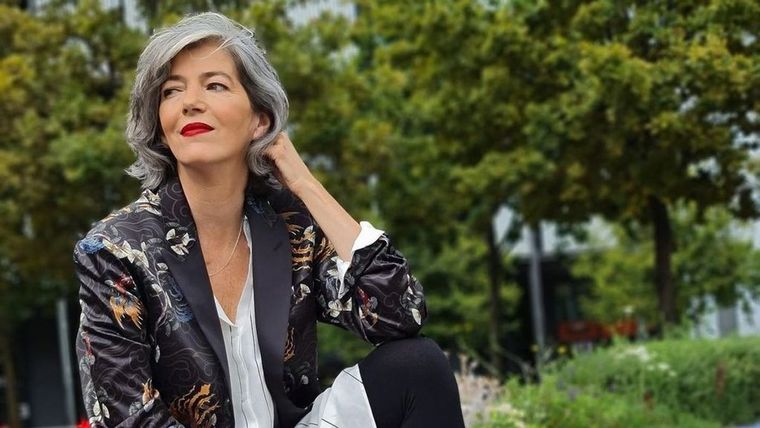 Hoy nos inspiramos en Carmen Gimeno, la influencer mayor de 50 años que enamora con sus looks Foto: Uppers