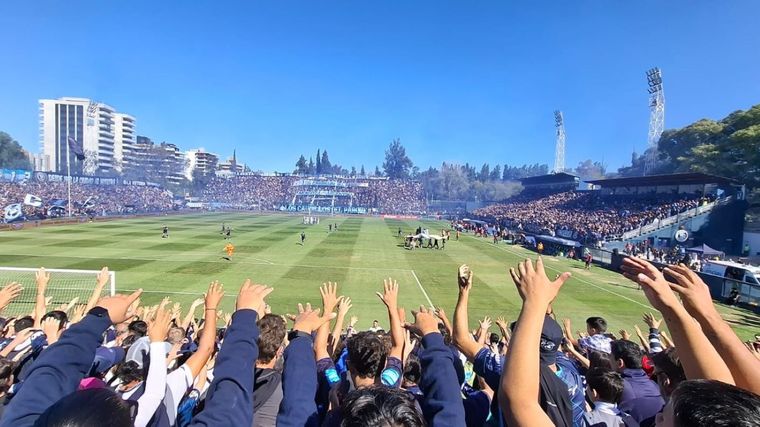 El fanatismo involucra la pasión y en la pasión la vida se manifiesta a quemarropa. Foto Gentileza Mafalda Faggian El fanatismo involucra la pasión y en la pasión la vida se manifiesta a quemarropa. Foto Gentileza Mafalda Faggian